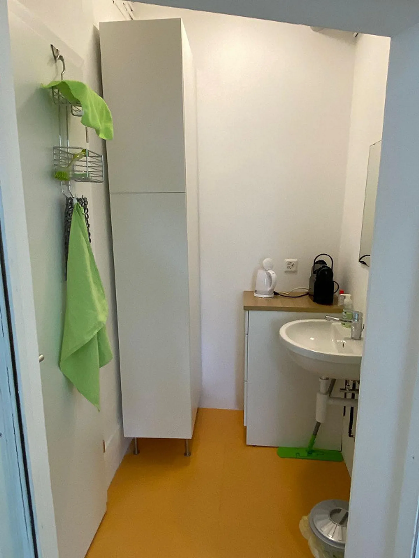 Helles Atelier / Büro mit direktem Aussenzugang - Foto 6 von 6