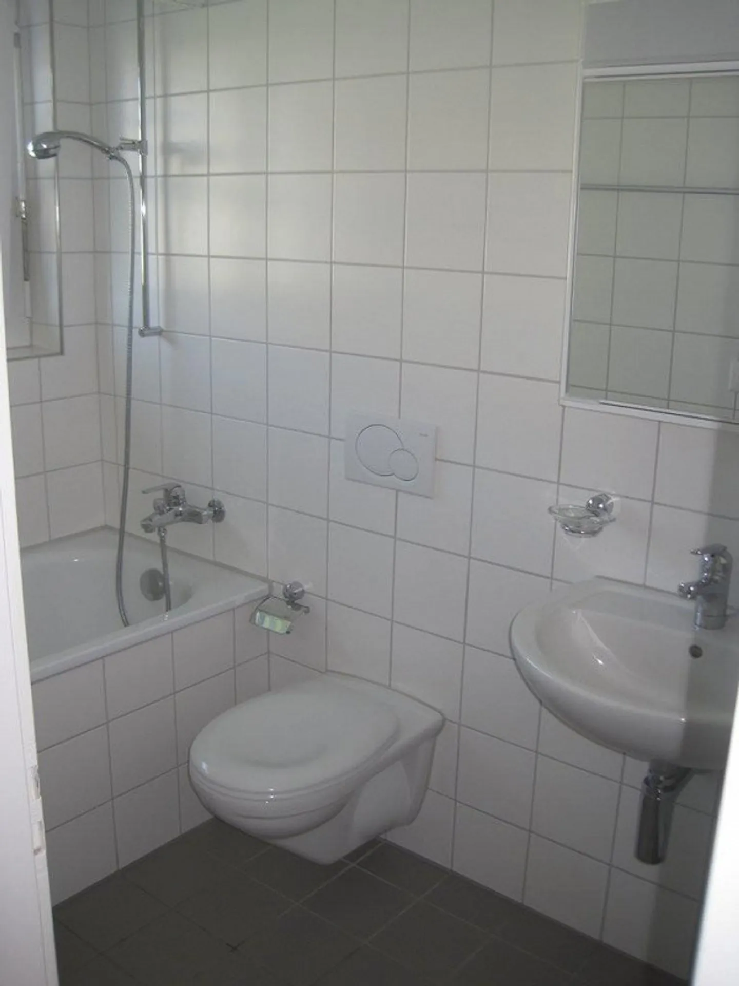 RENT WITHOUT DEPOSIT - Modern living in a sunny location - Photo 4 of 6