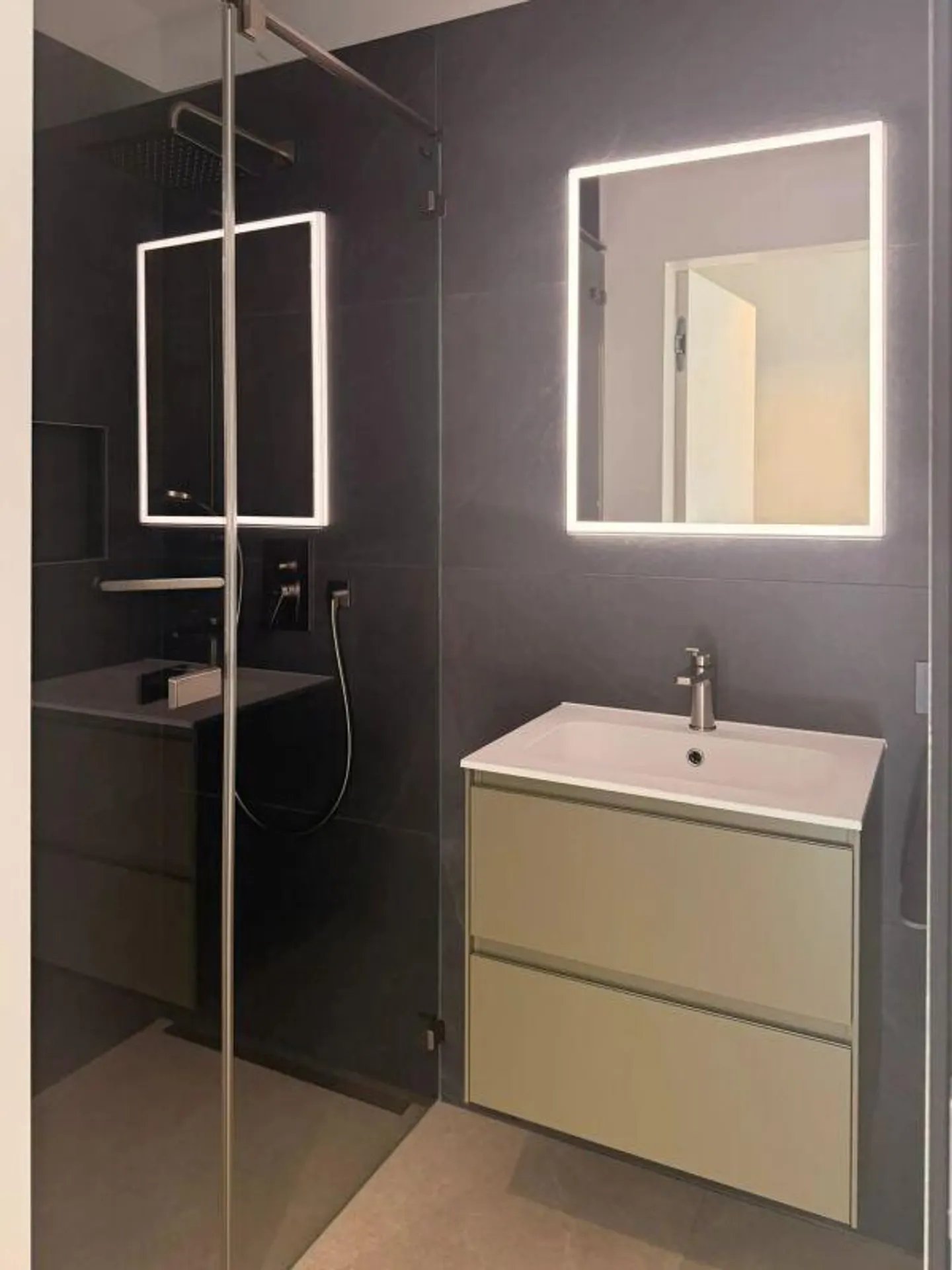 Confort et modernité dans un élégant 3.5 pièces - Minusio - Photo 9 sur 10