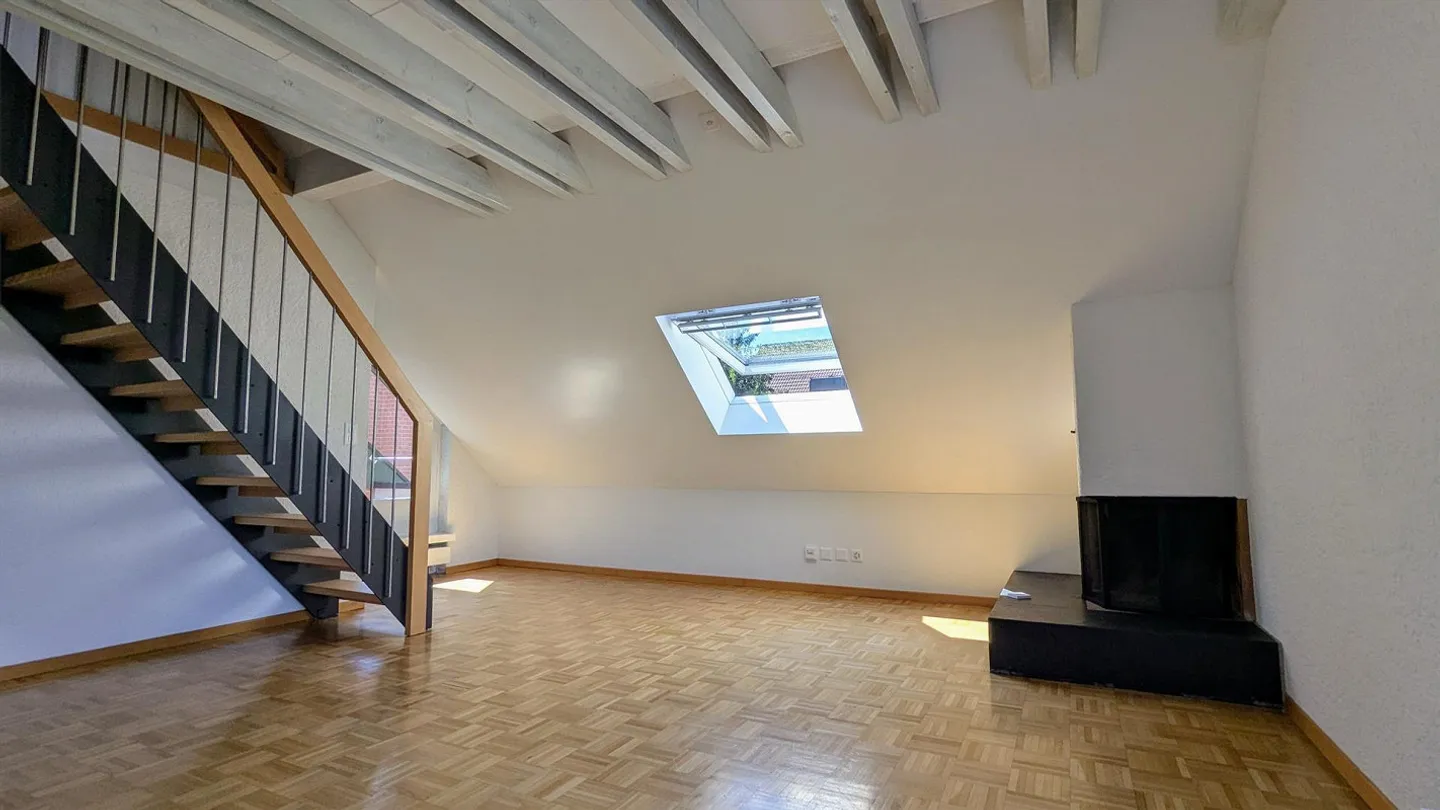 Appartamento duplex classico di 5,5 stanze nel verde eppure vicino alla città - Foto 2 di 5