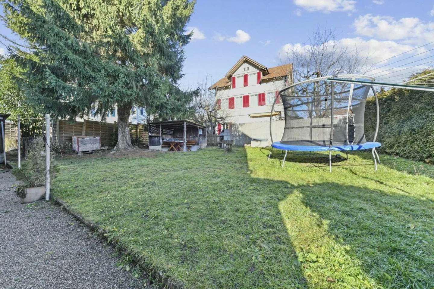 Maison individuelle avec appartement séparé et potentiel d'utilisation polyvalent à Flawil - Photo 6 sur 20