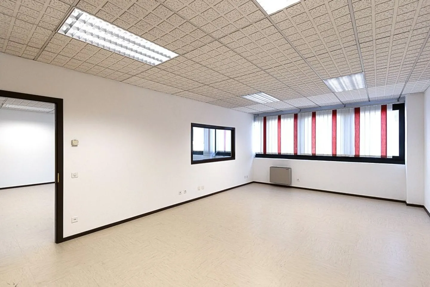 LAMONE - BUREAU EN EMPLACEMENT STRATÉGIQUE À LOUER (ref. 019) - Photo 1 sur 10