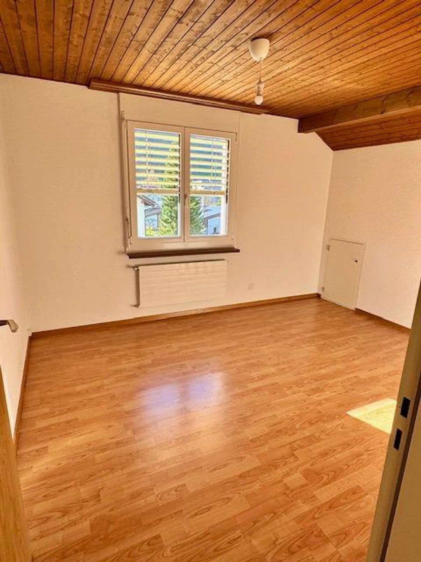 Sonnig und zentral gelegene 3.5-Zimmer-Dachwohnung - Photo 9 of 12