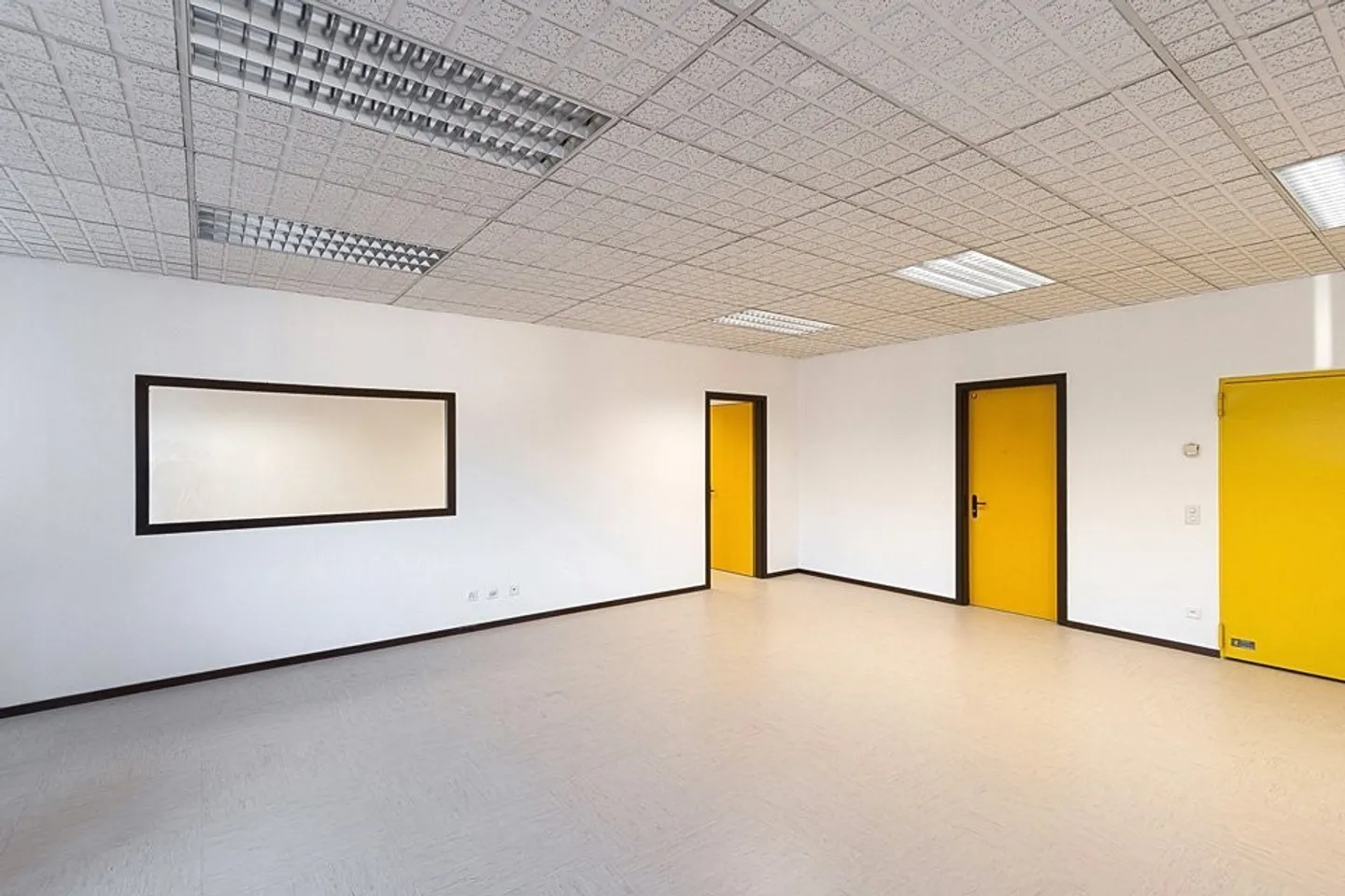 LAMONE - BUREAU EN EMPLACEMENT STRATÉGIQUE À LOUER (ref. 019) - Photo 3 sur 10