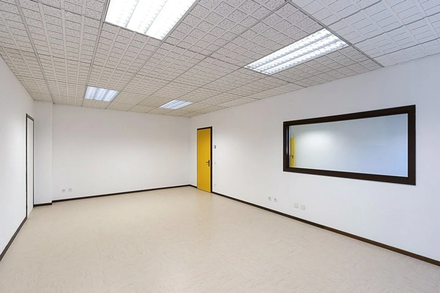 LAMONE - BUREAU EN EMPLACEMENT STRATÉGIQUE À LOUER (ref. 019) - Photo 4 sur 10