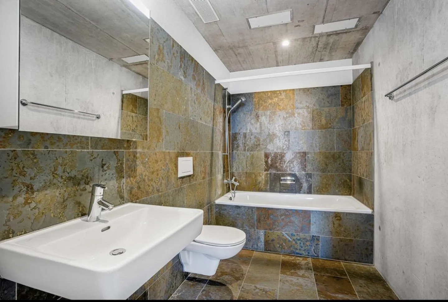 Charming 2.5-Room Apartment in Wolfhalden - Photo 2 of 6