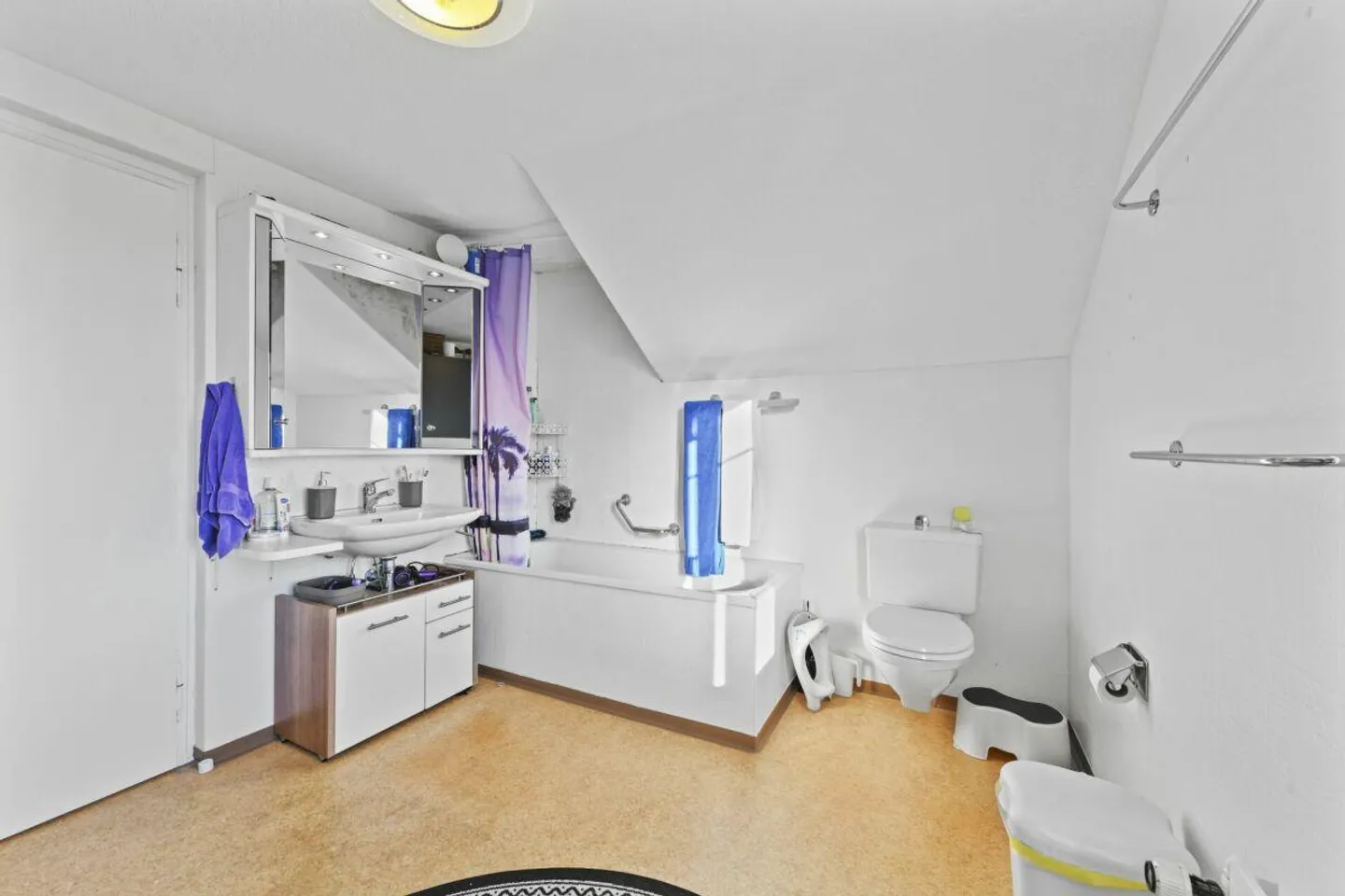 Maison individuelle avec appartement séparé et potentiel d'utilisation polyvalent à Flawil - Photo 18 sur 20