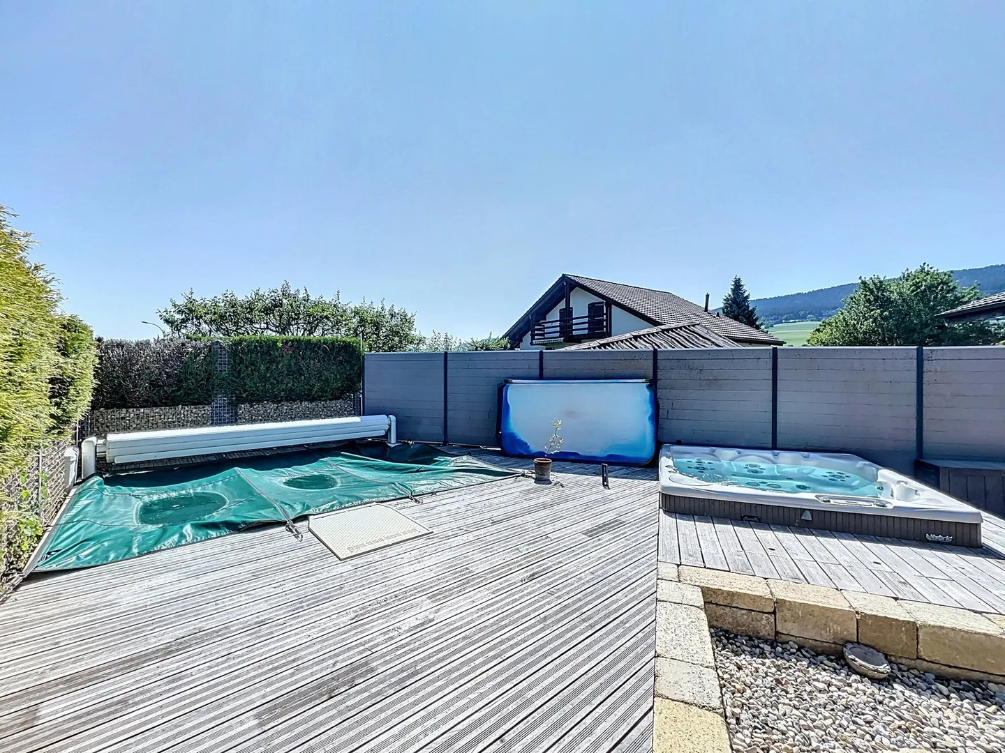 Reihenhaus mit 6,5 Zimmern, Terrasse von 130 m², Pool und Whirlpool – Coffrane - Photo 10 sur 14