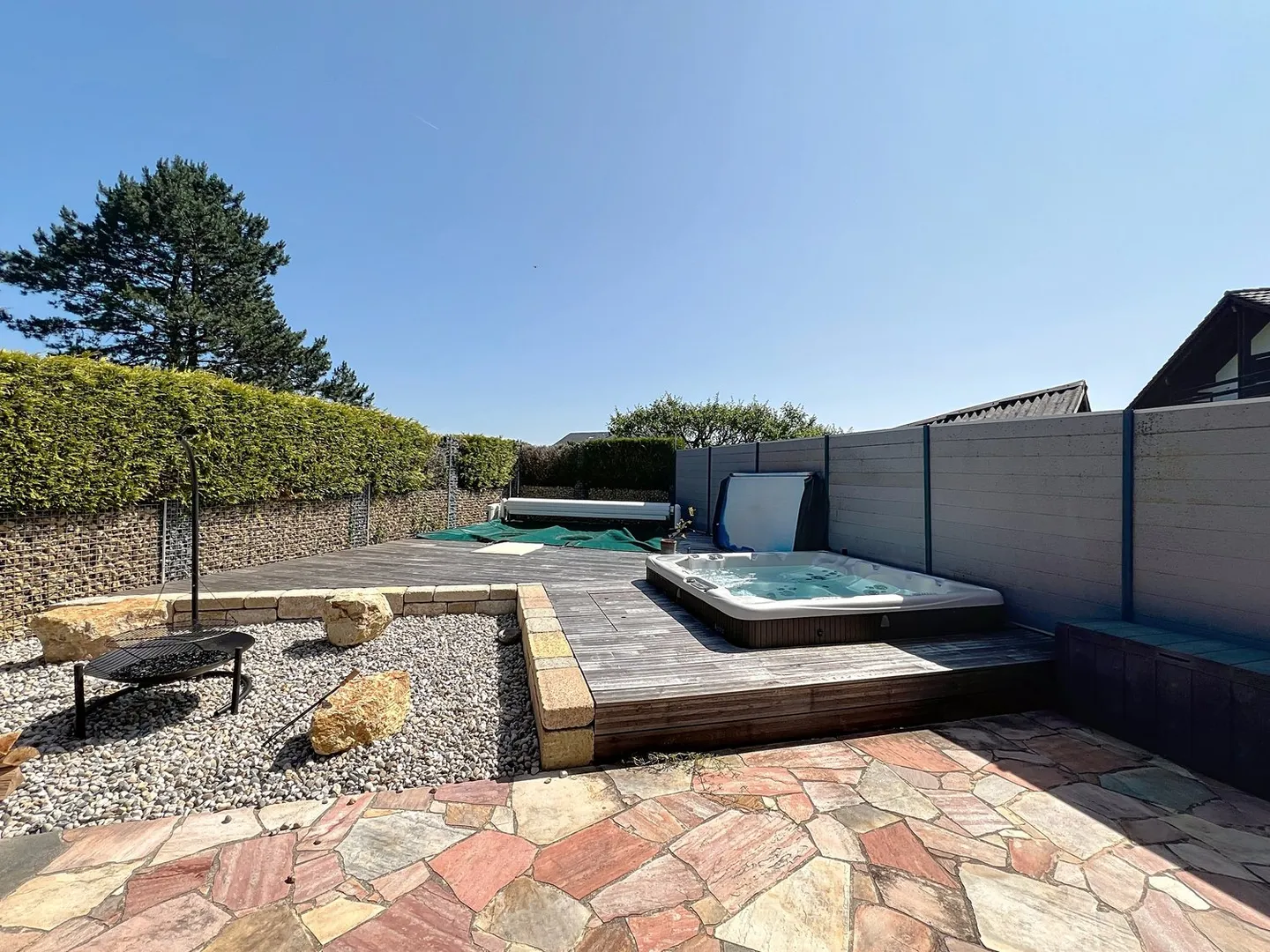 Reihenhaus mit 6,5 Zimmern, Terrasse von 130 m², Pool und Whirlpool – Coffrane - Photo 11 sur 14