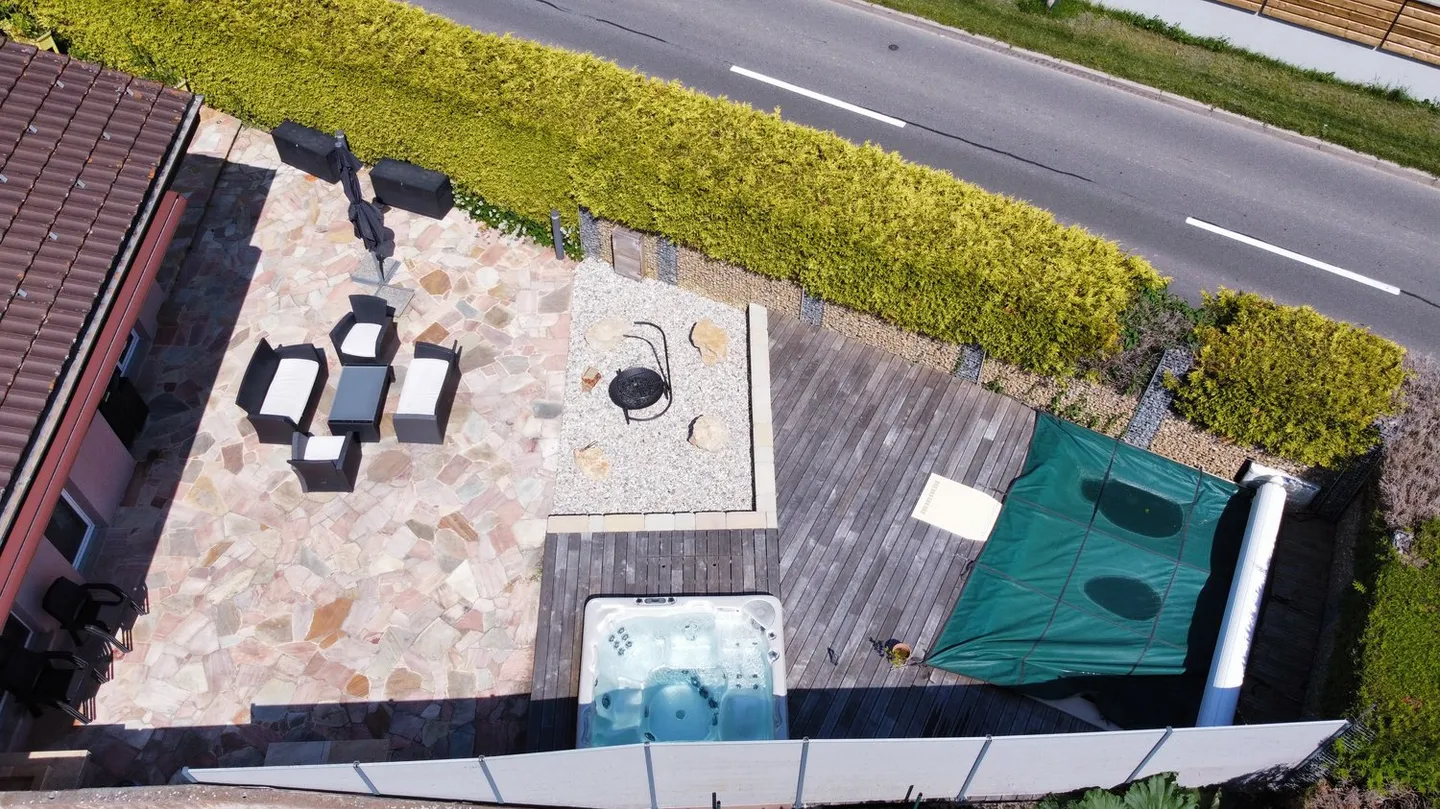Reihenhaus mit 6,5 Zimmern, Terrasse von 130 m², Pool und Whirlpool – Coffrane - Photo 12 sur 14