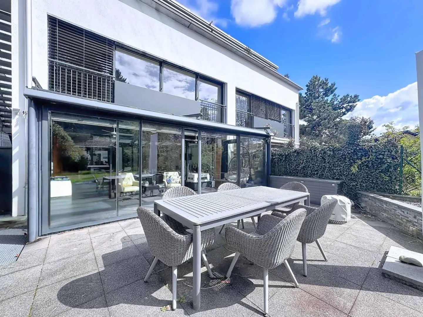 Exklusiv: Triplex-Wohnung mit Terrasse und Garten - Foto 1 von 13