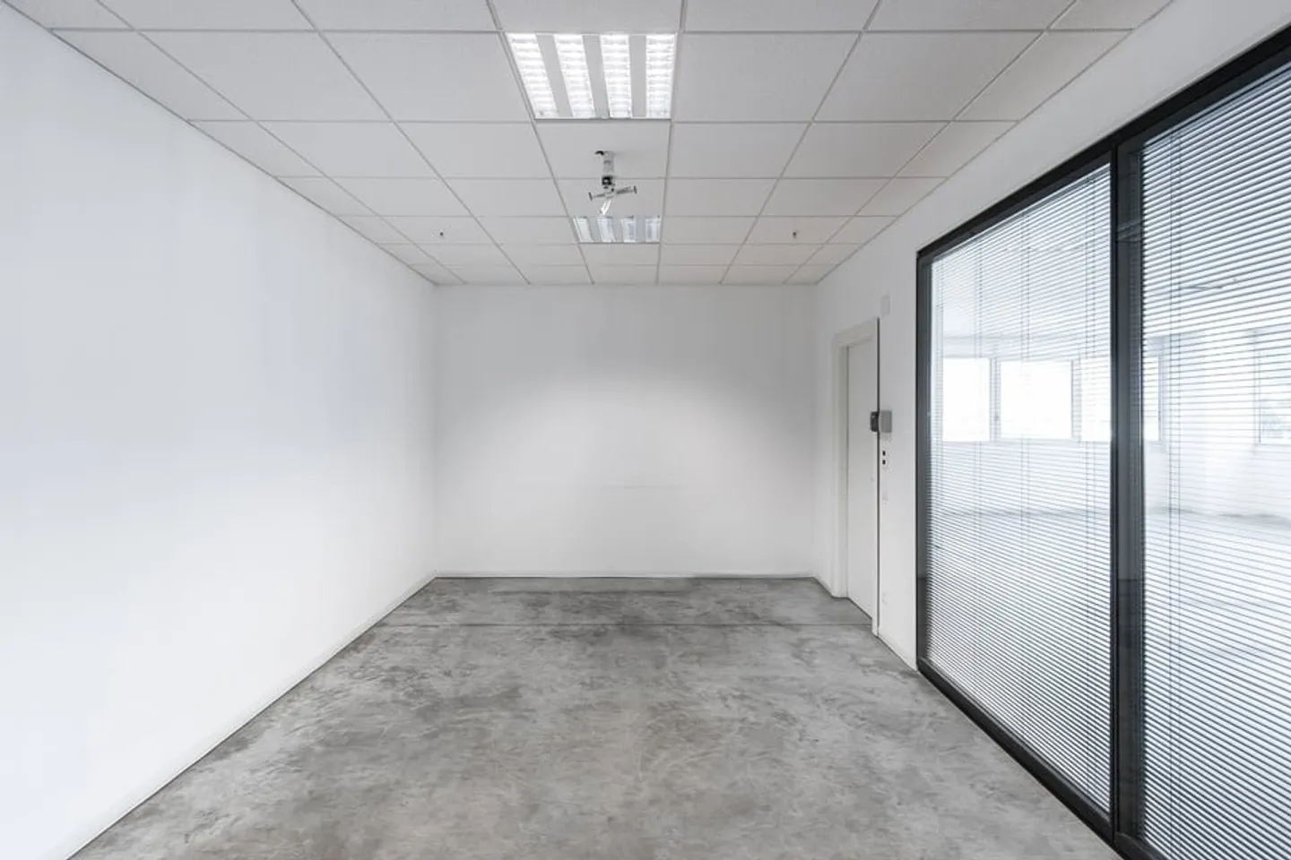 CADENAZZO - AFFITTASI UFFICIO DI 168 MQ (rif. 101) - Foto 5 di 13