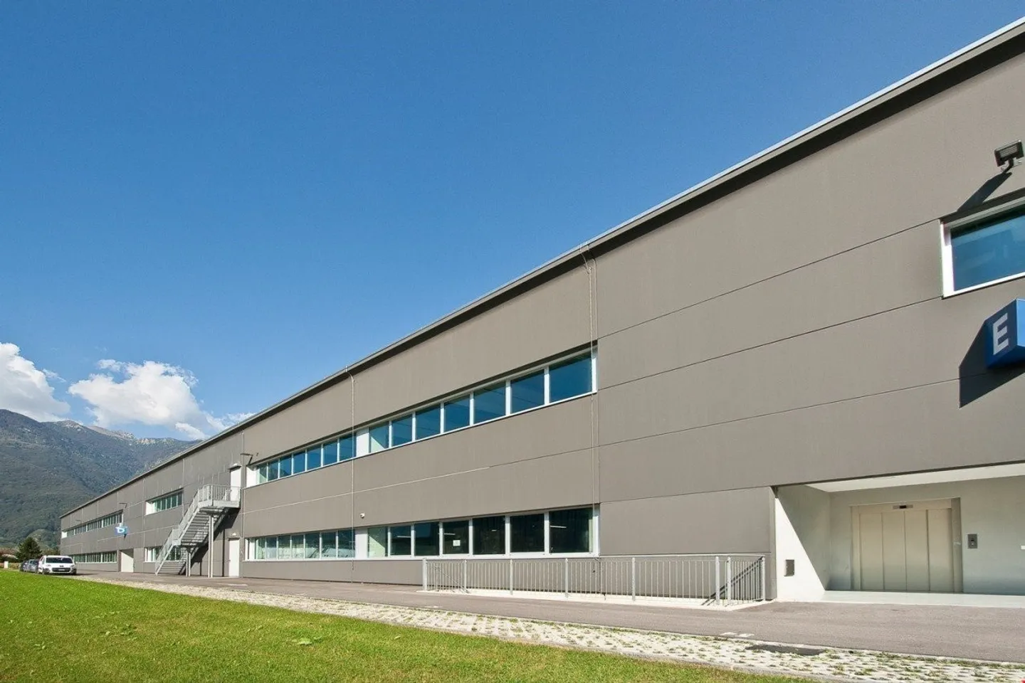 CADENAZZO - AFFITTASI UFFICIO DI 168 MQ (rif. 101) - Foto 7 di 13