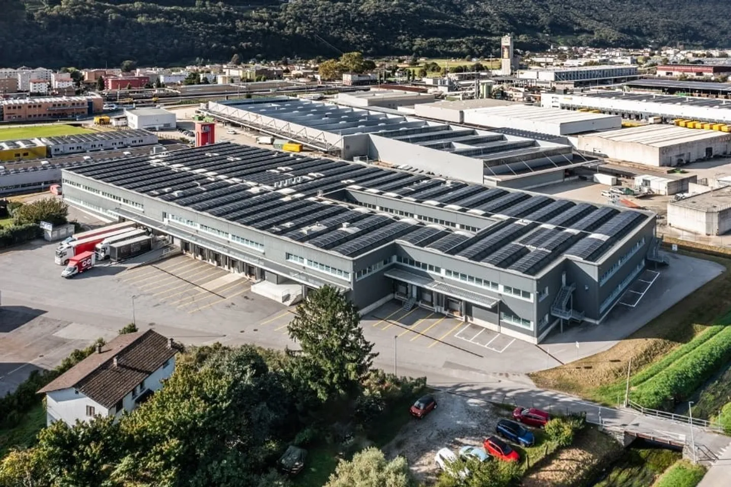 CADENAZZO - AFFITTASI UFFICIO DI 168 MQ (rif. 101) - Foto 9 di 13