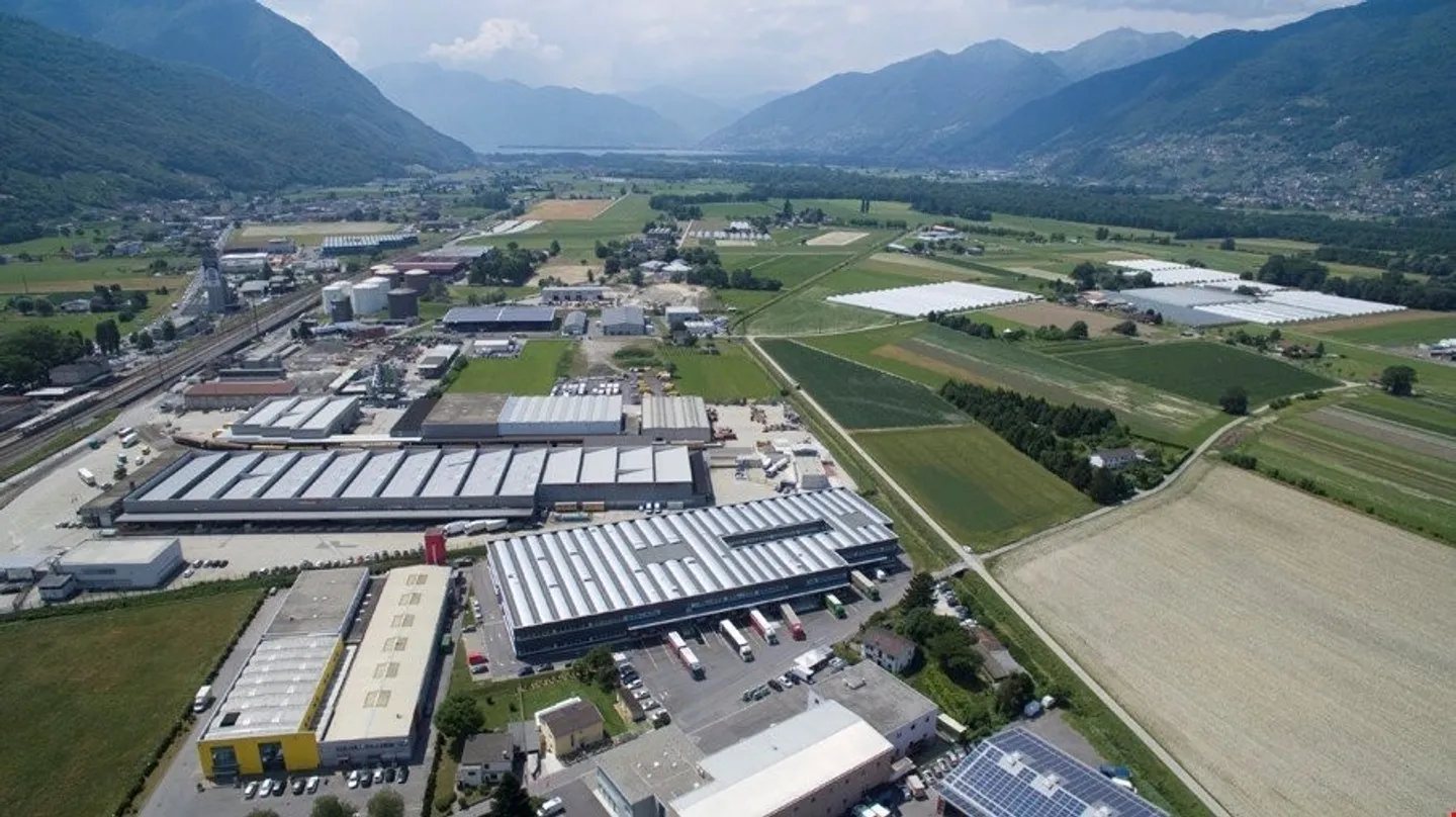 CADENAZZO - AFFITTASI UFFICIO DI 168 MQ (rif. 101) - Foto 10 di 13