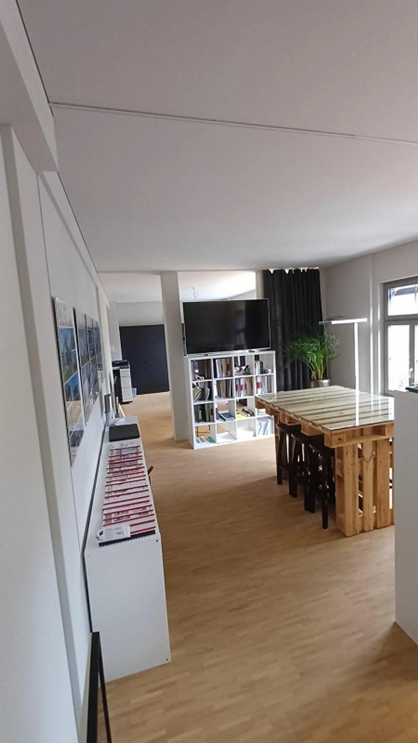 Uffici ristrutturati e luminosi / posizione vicino al confine - Foto 3 di 8