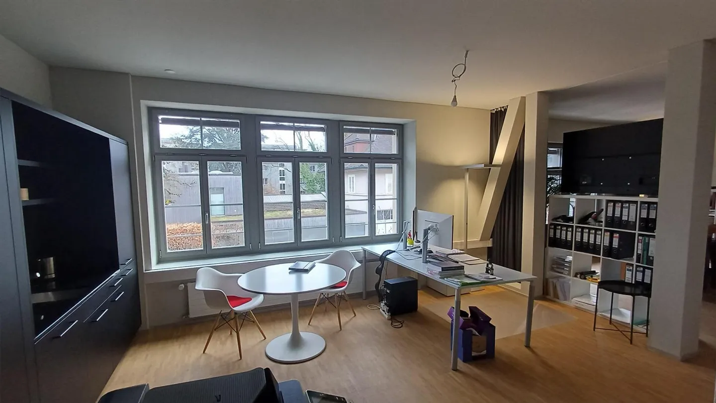 Uffici ristrutturati e luminosi / posizione vicino al confine - Foto 6 di 8