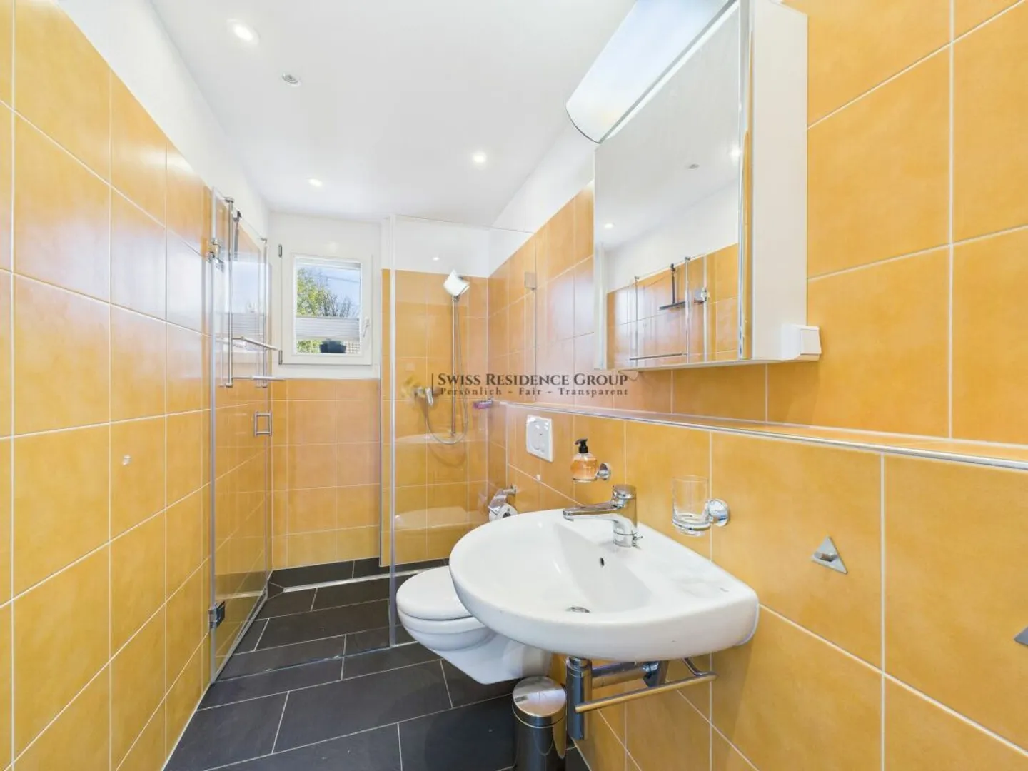 Exklusives 5.5-Zimmer Reihenhaus an sonniger, ruhiger Lage - Foto 9 von 16