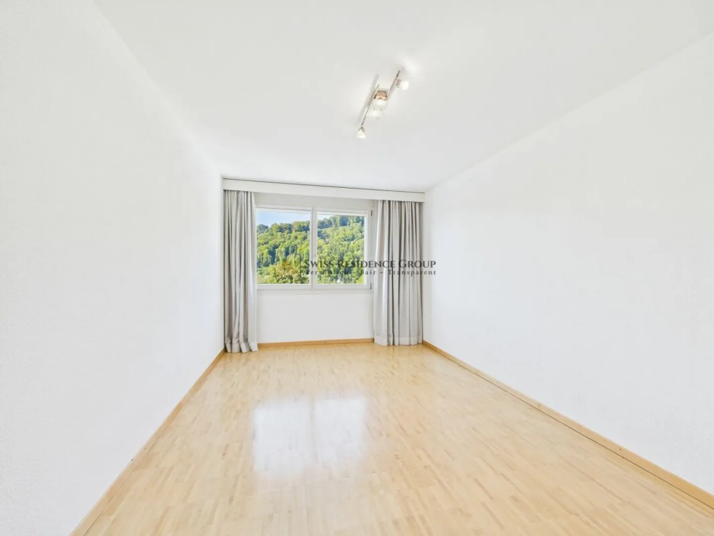 Exklusives 5.5-Zimmer Reihenhaus an sonniger, ruhiger Lage - Foto 12 von 16