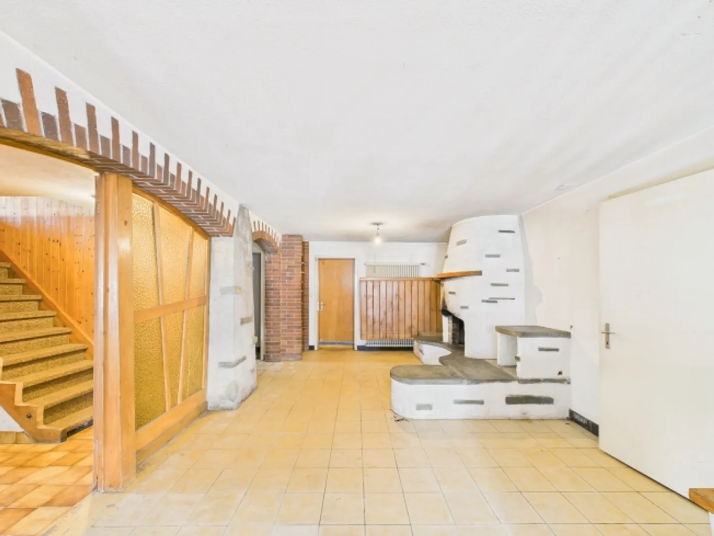 Spacious 7.5-room farmhouse with great potential for expansion in Theilingen - Photo 9 of 13