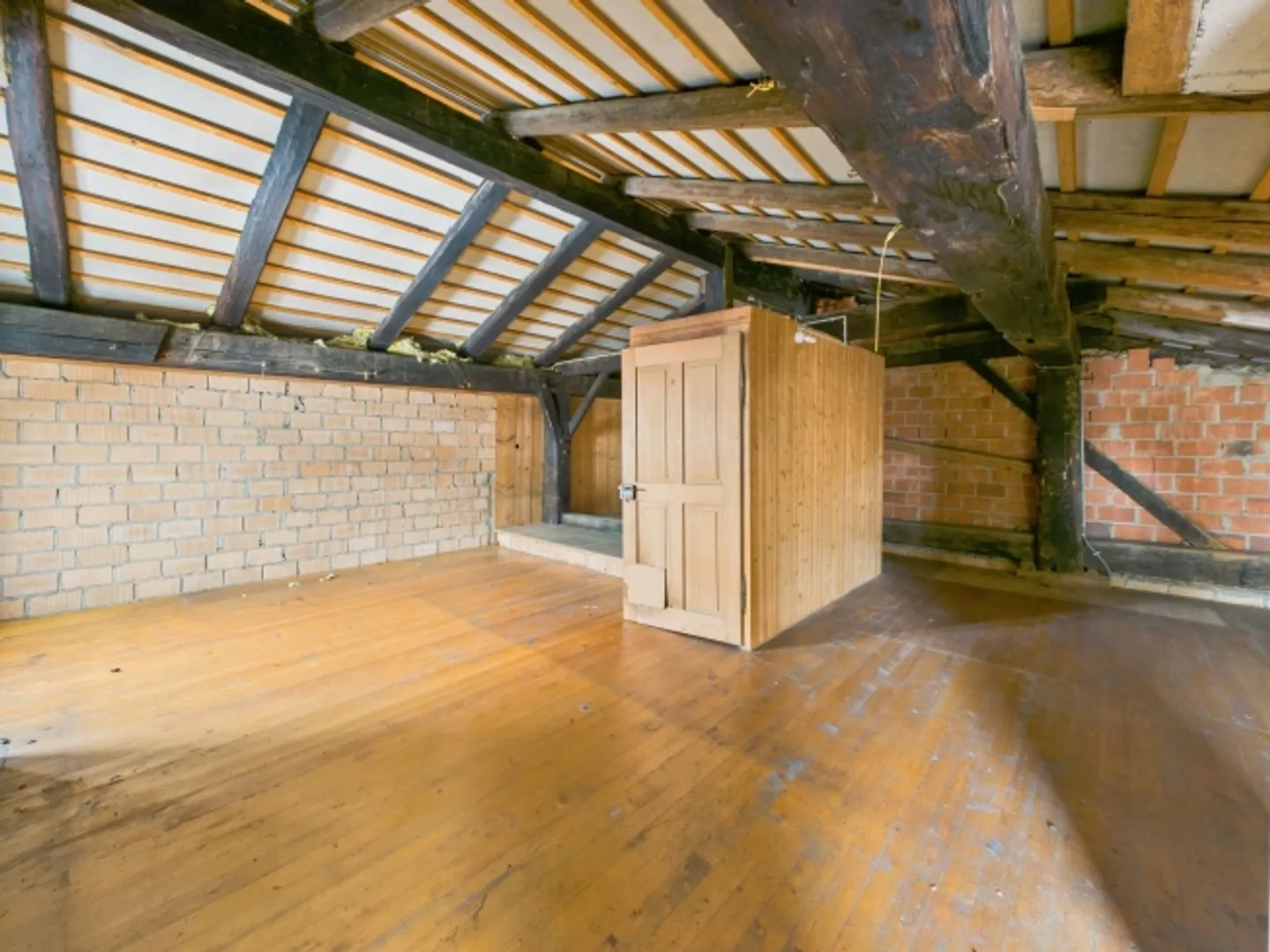 Spacious 7.5-room farmhouse with great potential for expansion in Theilingen - Photo 6 of 13