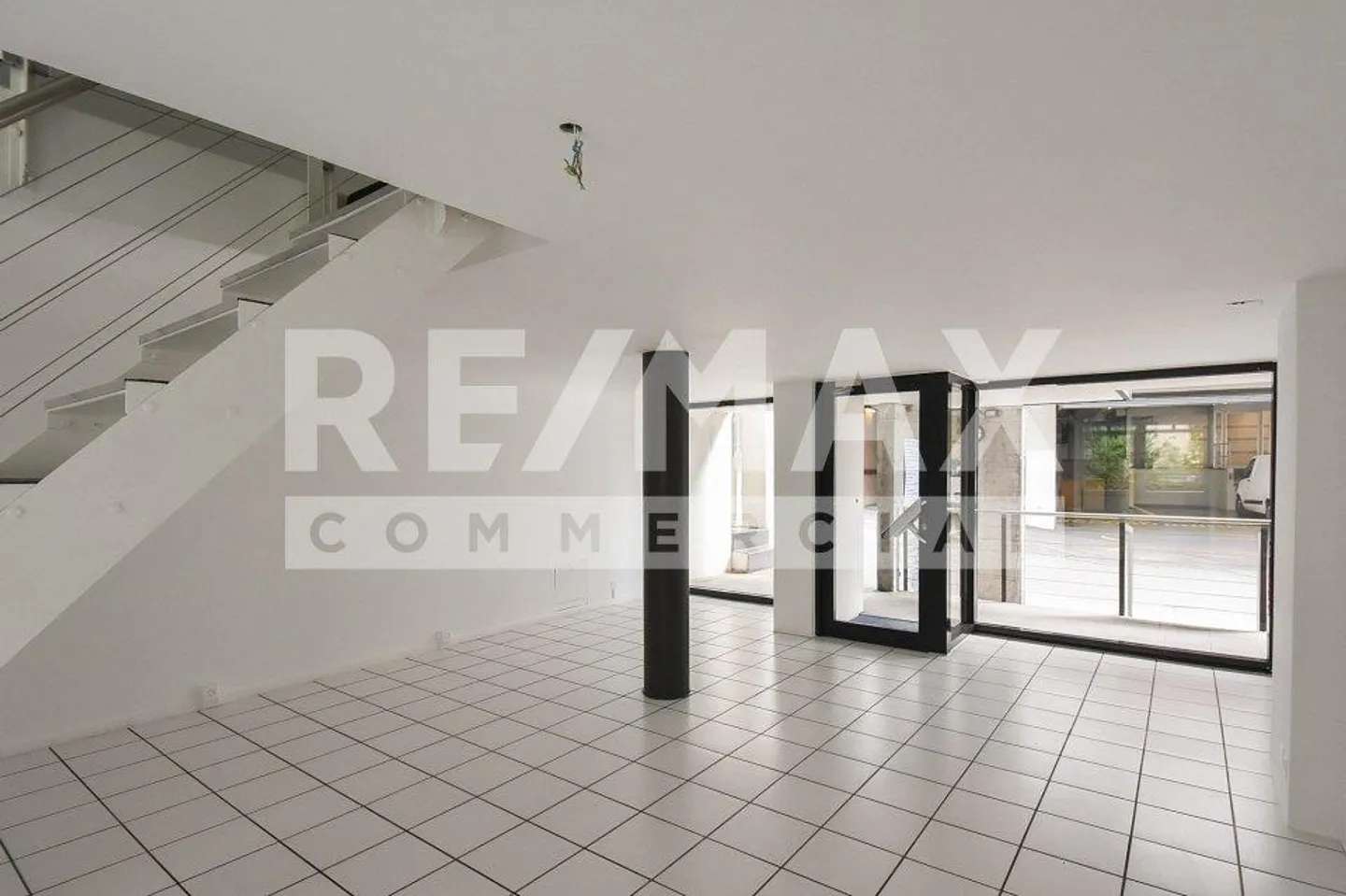 Moderno, luminoso e centrale: spazio commerciale maisonette - Foto 3 di 10