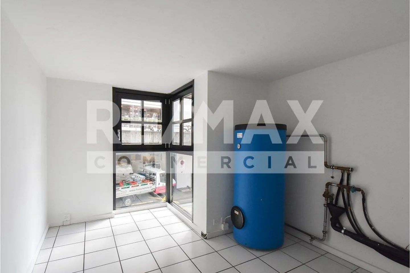 Moderno, luminoso e centrale: spazio commerciale maisonette - Foto 10 di 10