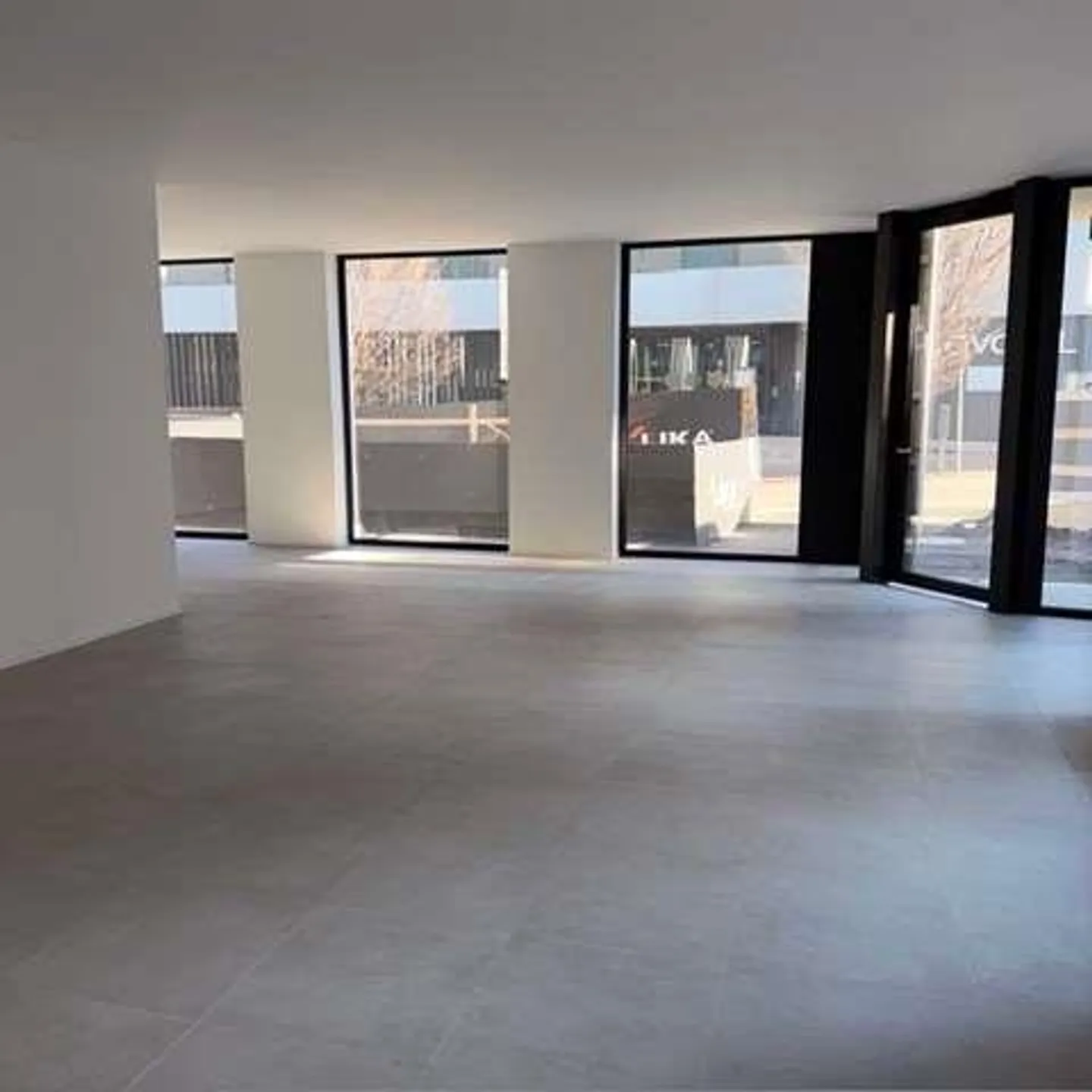 Spazi commerciali con alta visibilità a Paradiso - Foto 9 di 13