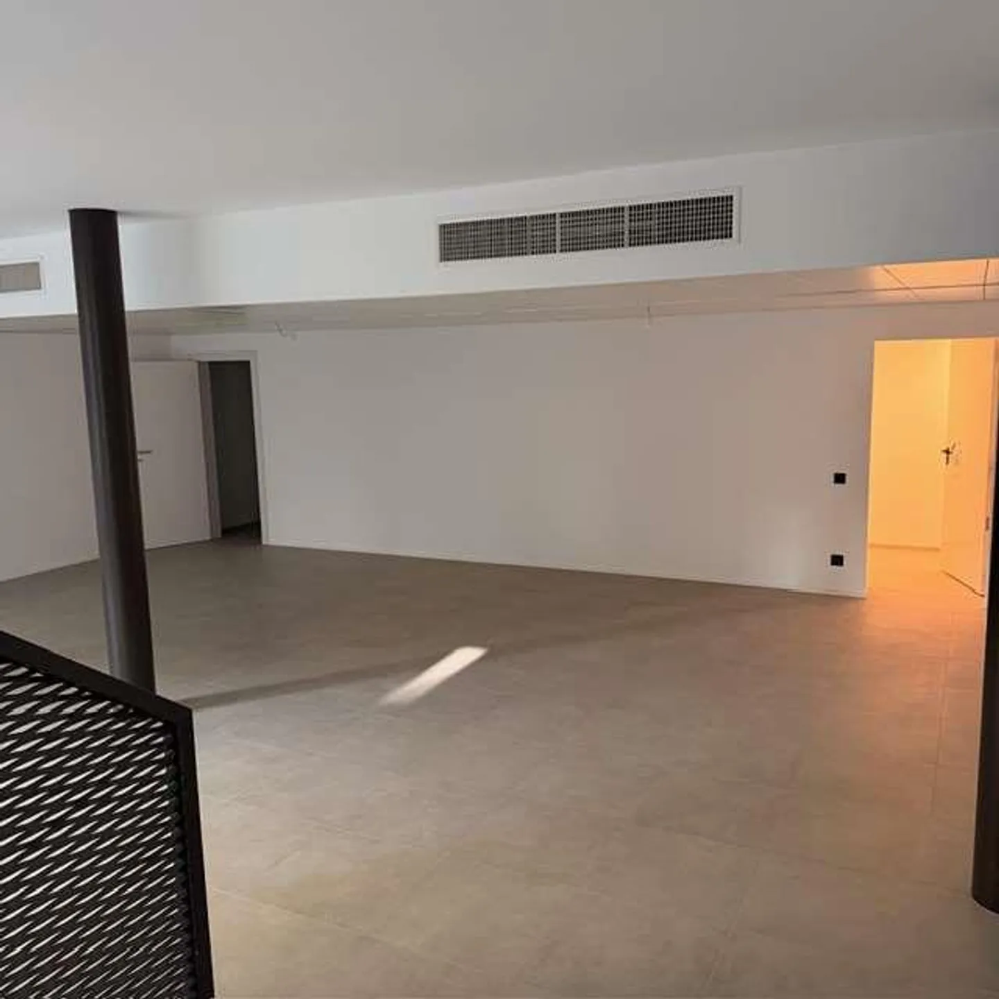 Spazi commerciali con alta visibilità a Paradiso - Foto 6 di 13