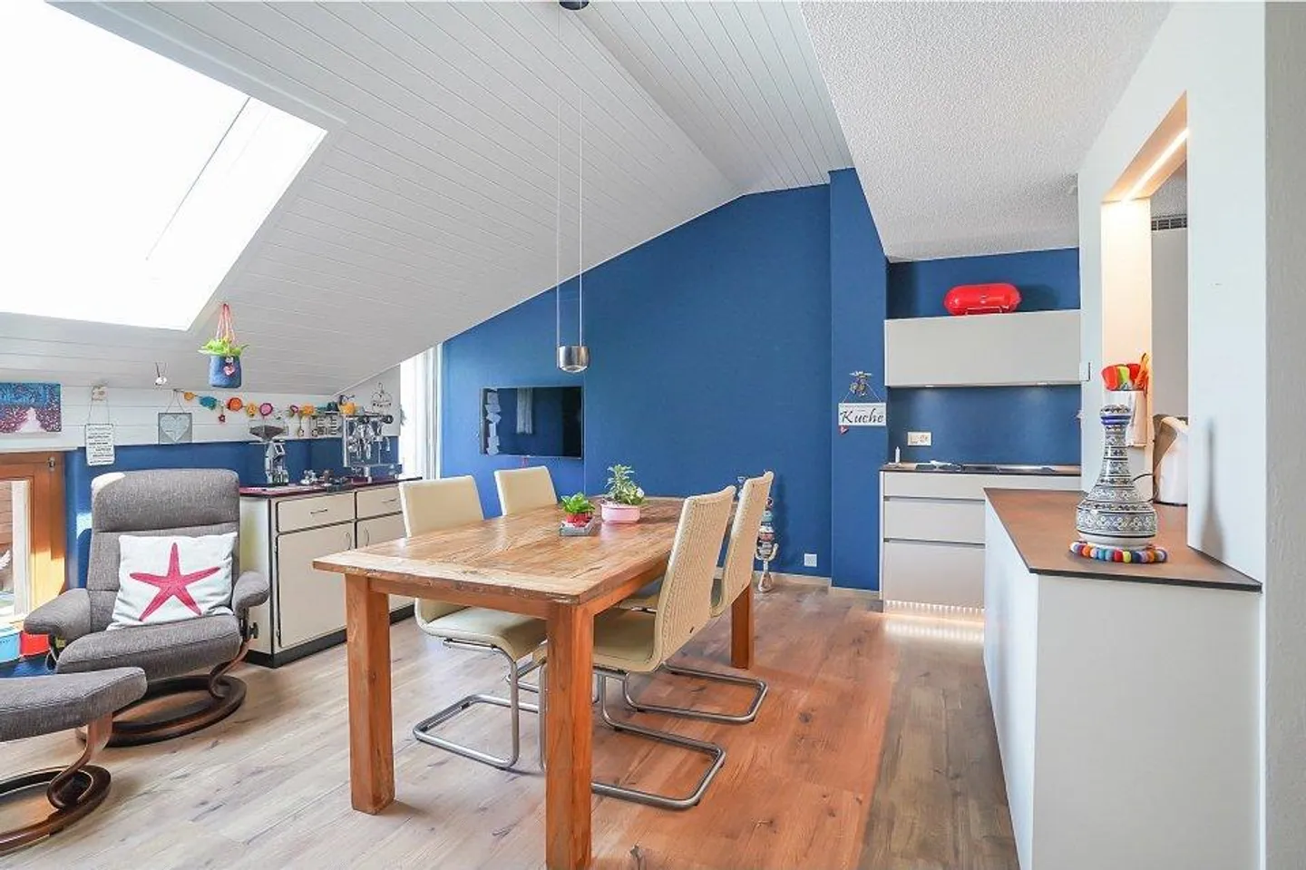 Einzigartige Dachwohnung mit Alpenblick! - Foto 2 von 13