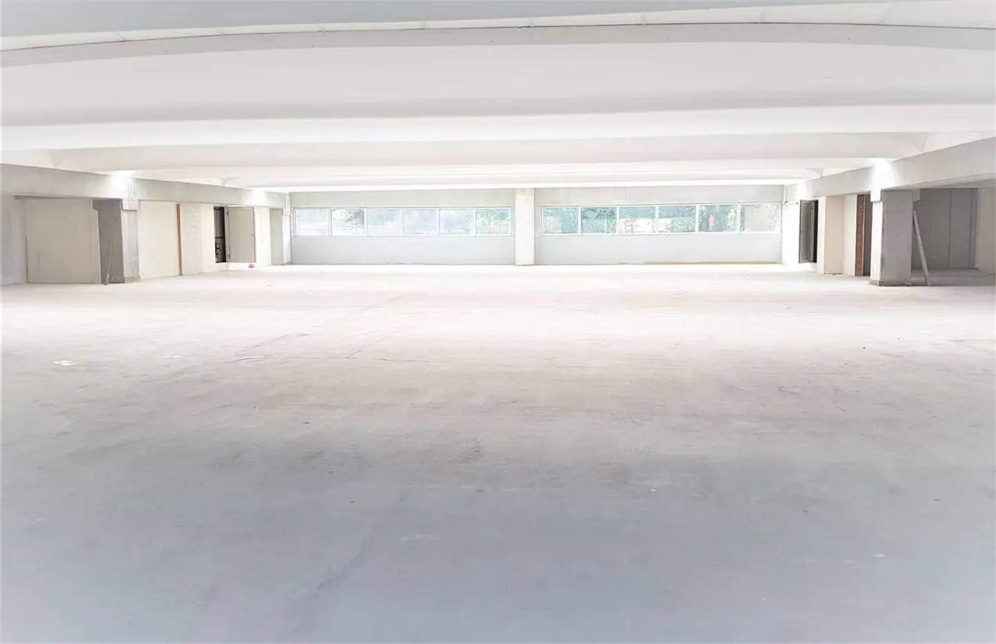 Modern office/production/industrial building - Photo 2 of 6