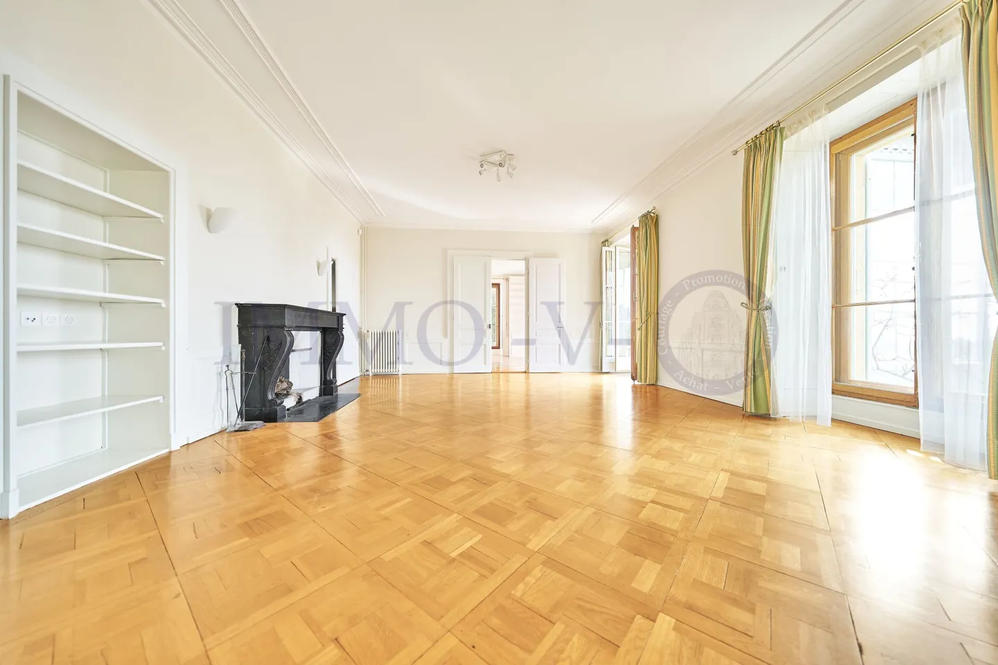 EXCLUSIVE ET SPACIEUSE AVEC GRAND JARDIN ET VUE SUR LE CHATEAU - Photo 5 of 16