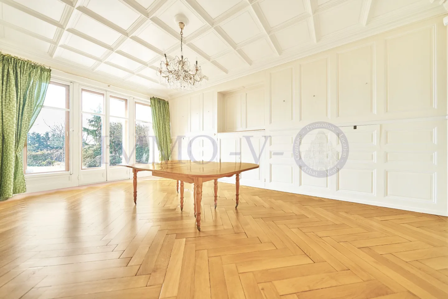 EXCLUSIVE ET SPACIEUSE AVEC GRAND JARDIN ET VUE SUR LE CHATEAU - Photo 6 of 16