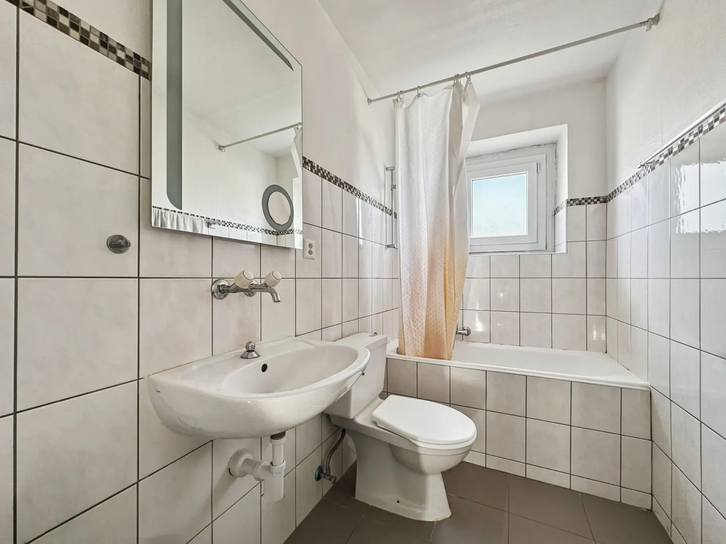 MIETSHAUS MIT 5 WOHNUNGEN UND UNABHÄNGIGEM ANBAU - Foto 19 von 29