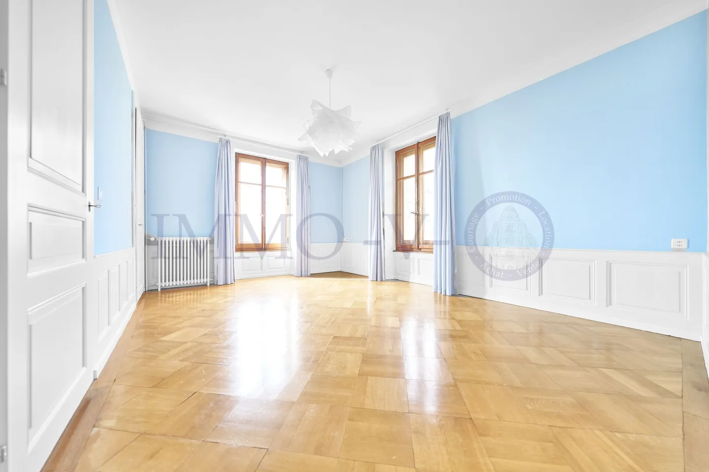 EXCLUSIVE ET SPACIEUSE AVEC GRAND JARDIN ET VUE SUR LE CHATEAU - Photo 12 of 16