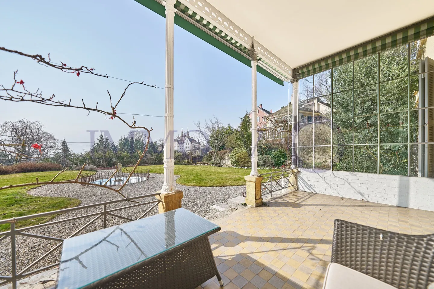 EXCLUSIVE ET SPACIEUSE AVEC GRAND JARDIN ET VUE SUR LE CHATEAU - Photo 15 of 16