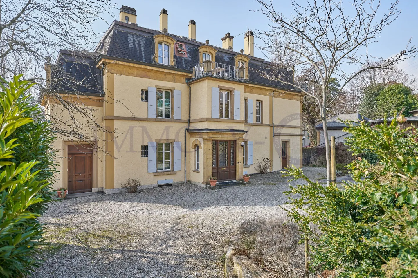 EXCLUSIVE ET SPACIEUSE AVEC GRAND JARDIN ET VUE SUR LE CHATEAU - Photo 16 of 16