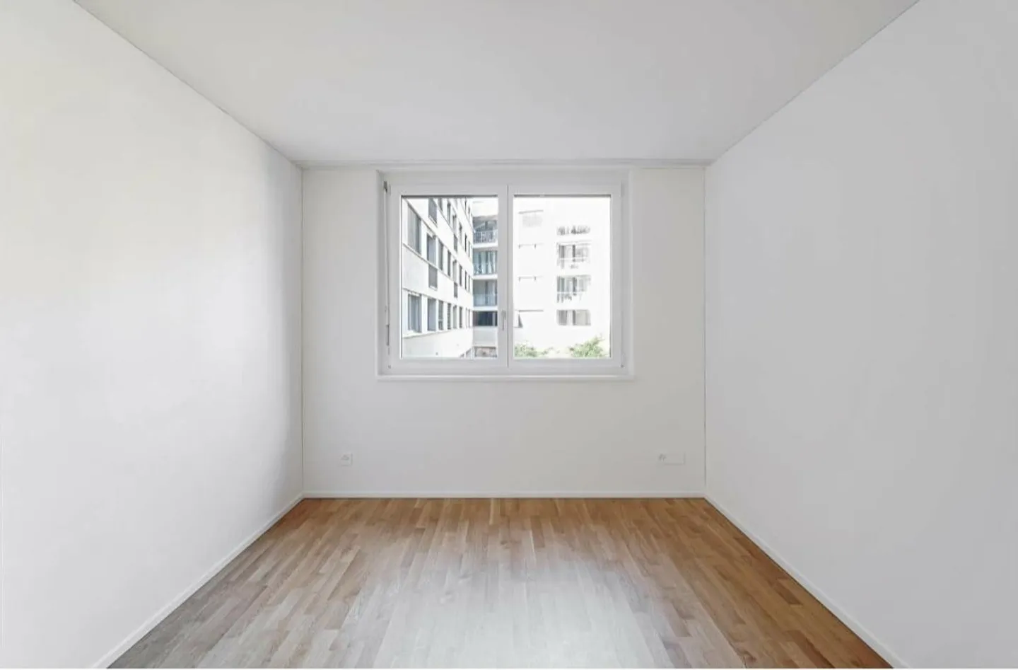 Spacious Apartment with Balcony - Photo 5 of 6