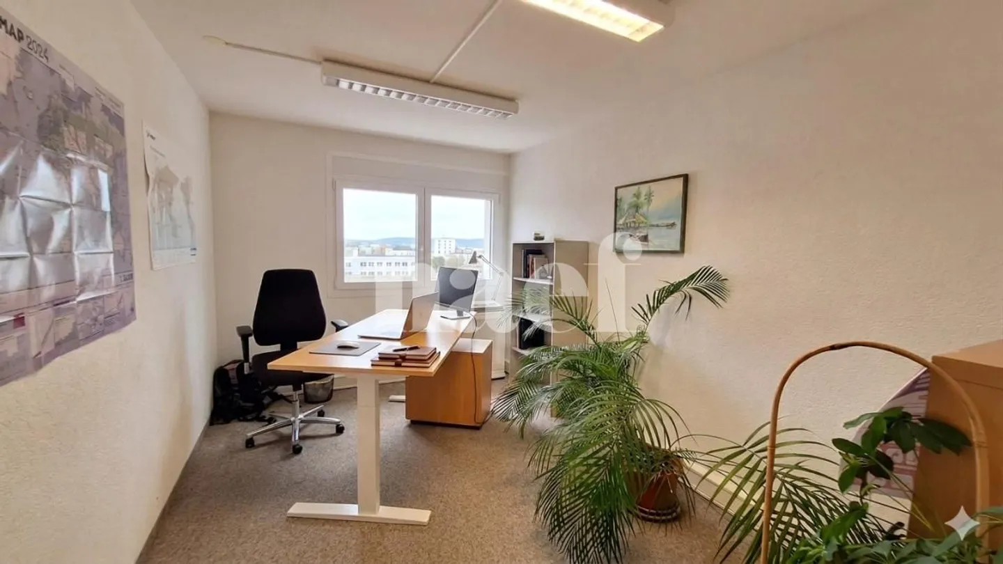 Bureau Spacieux Près de Gland - Photo 5 sur 7