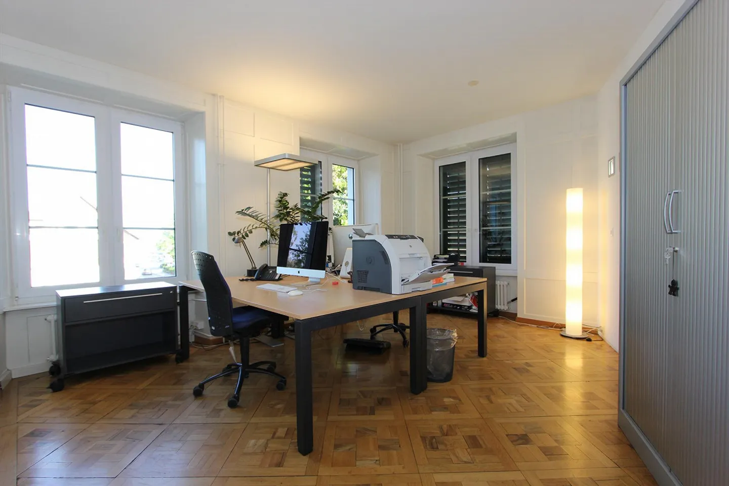 Charmantes Büro (ca. 20 m²) in repräsentativer Villa in Uster - Foto 2 von 8