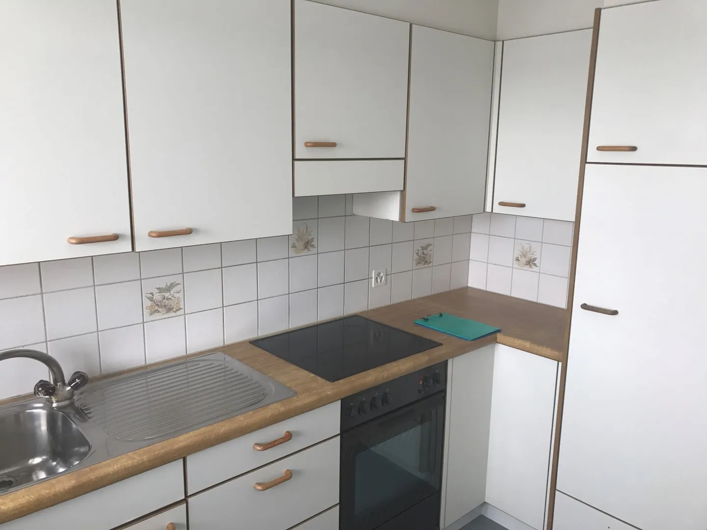Appartamento semplice di 3 stanze con balcone soleggiato - Foto 3 di 5