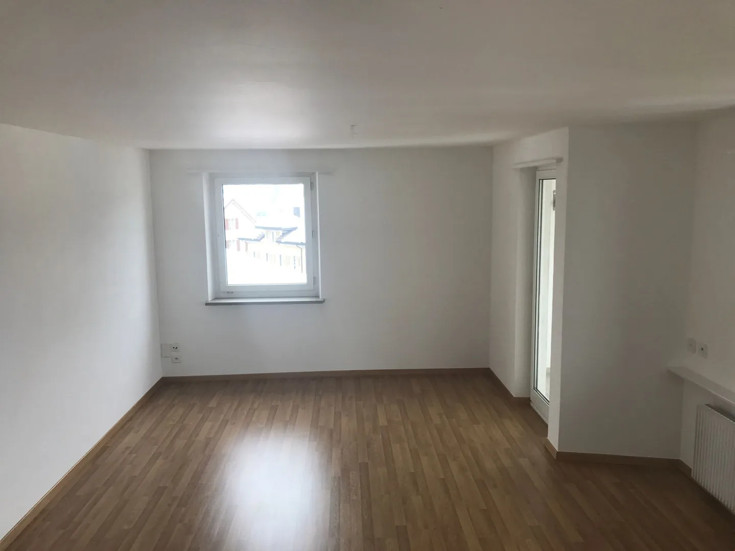 Appartamento semplice di 3 stanze con balcone soleggiato - Foto 5 di 5