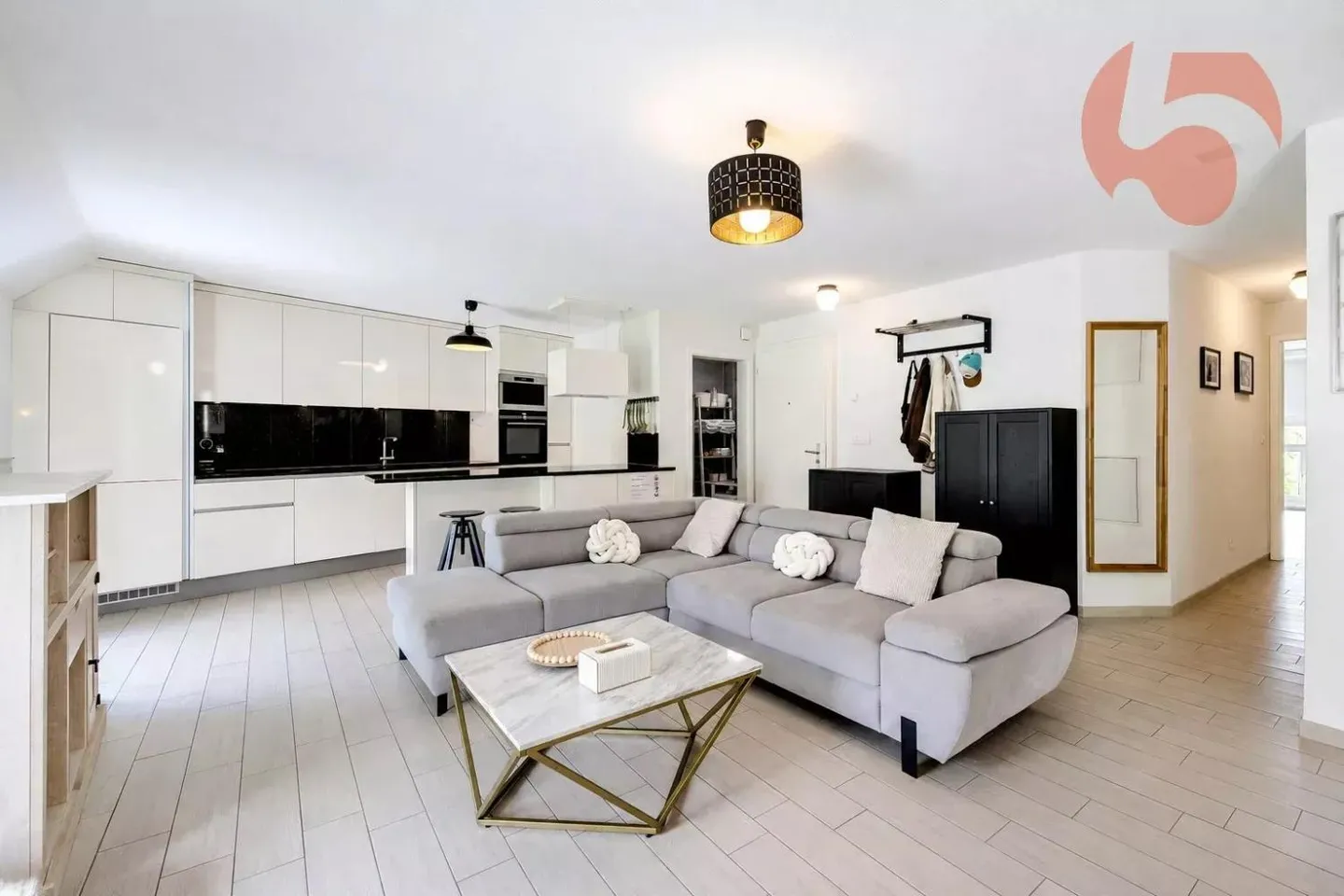 Prächtige 3.5-Zimmer-Wohnung von 102.8 m² in einer PPE mit nur 3 Wohnungen - Foto 4 di 13