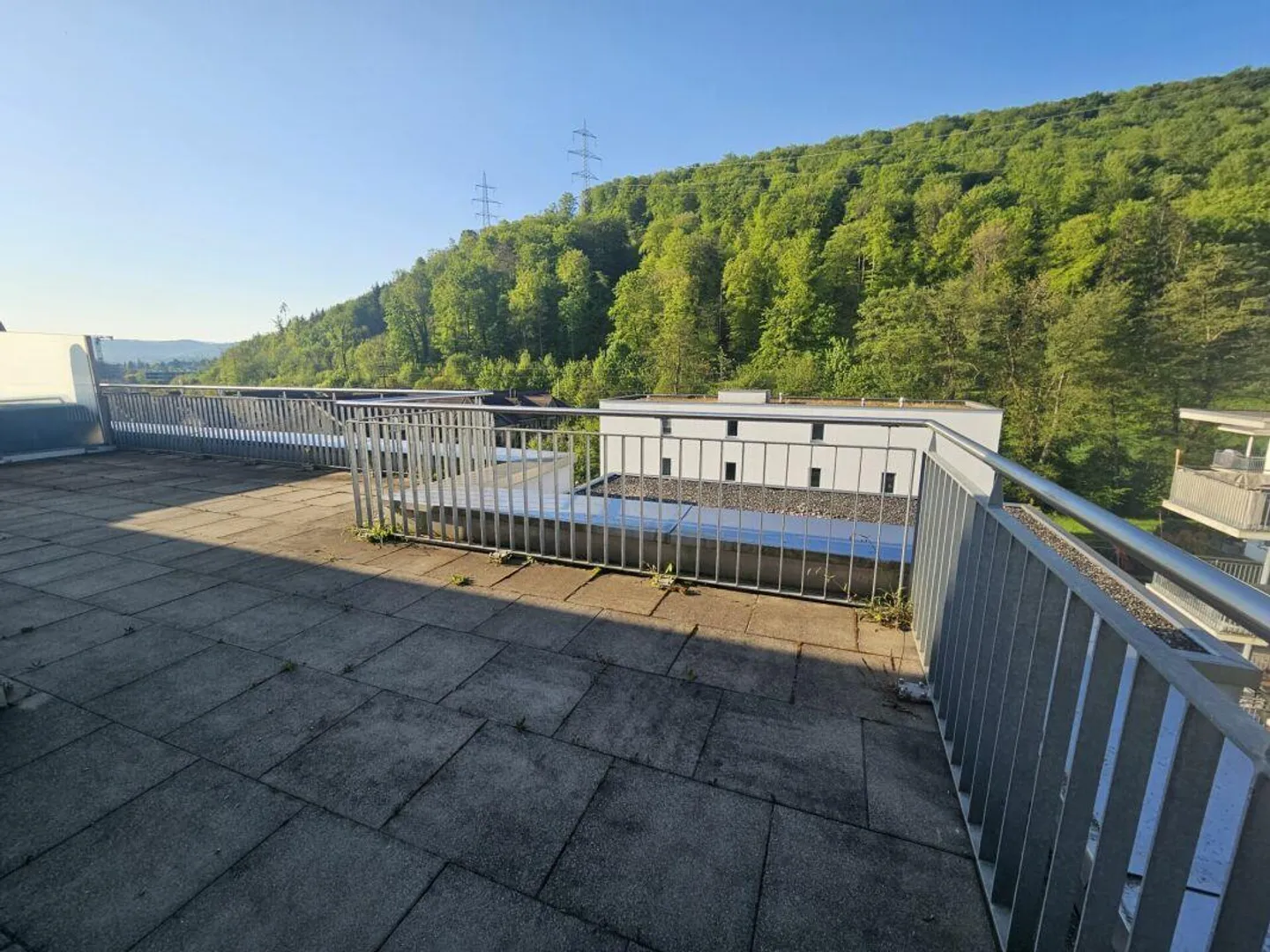 Appartement en attique attrayant de 3,5 pièces avec grande terrasse de 41 m2 - Photo 1 sur 13