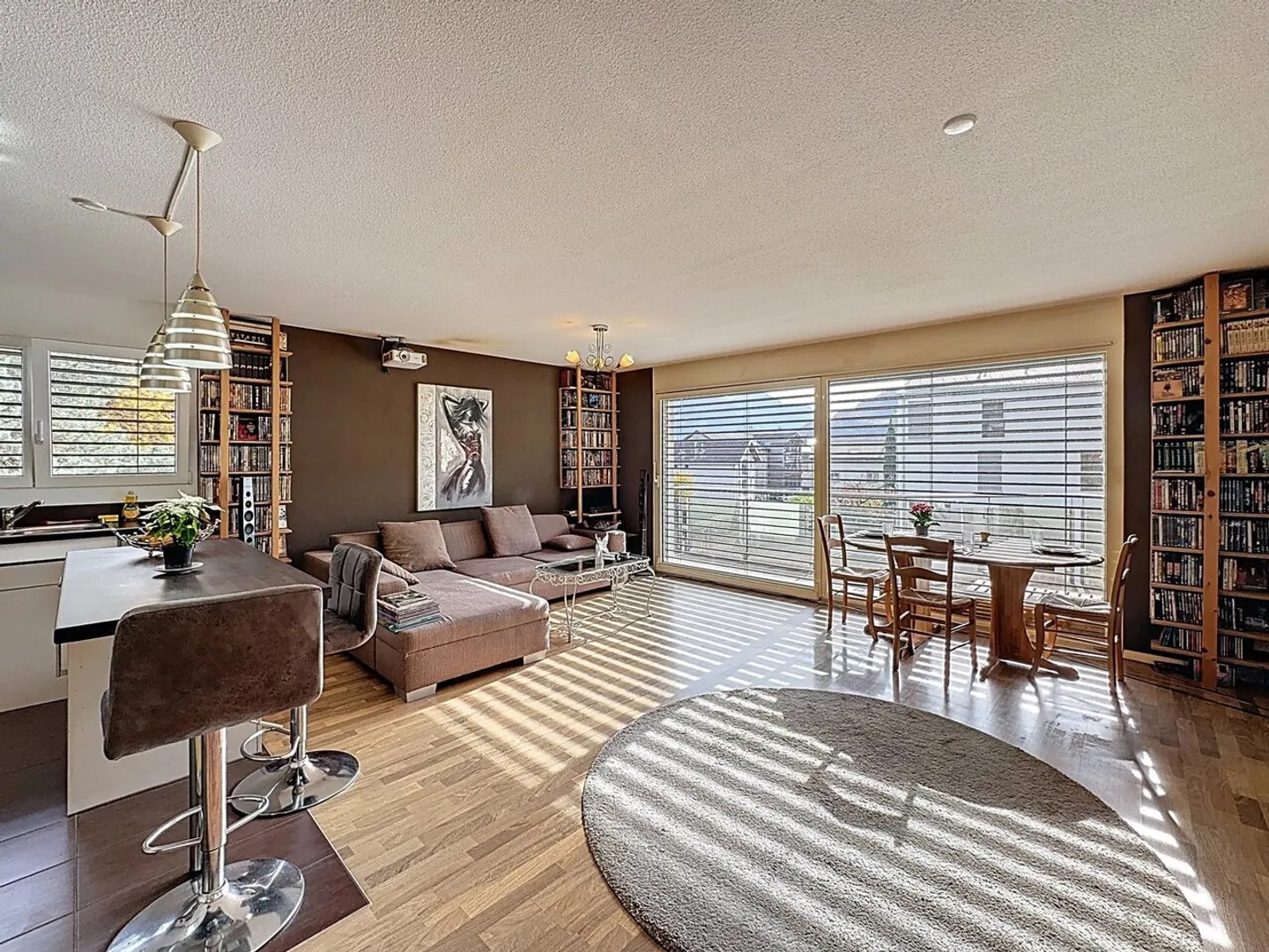 Appartement atypique avec grands espaces de vie et beaucoup de charme - Photo 1 sur 12