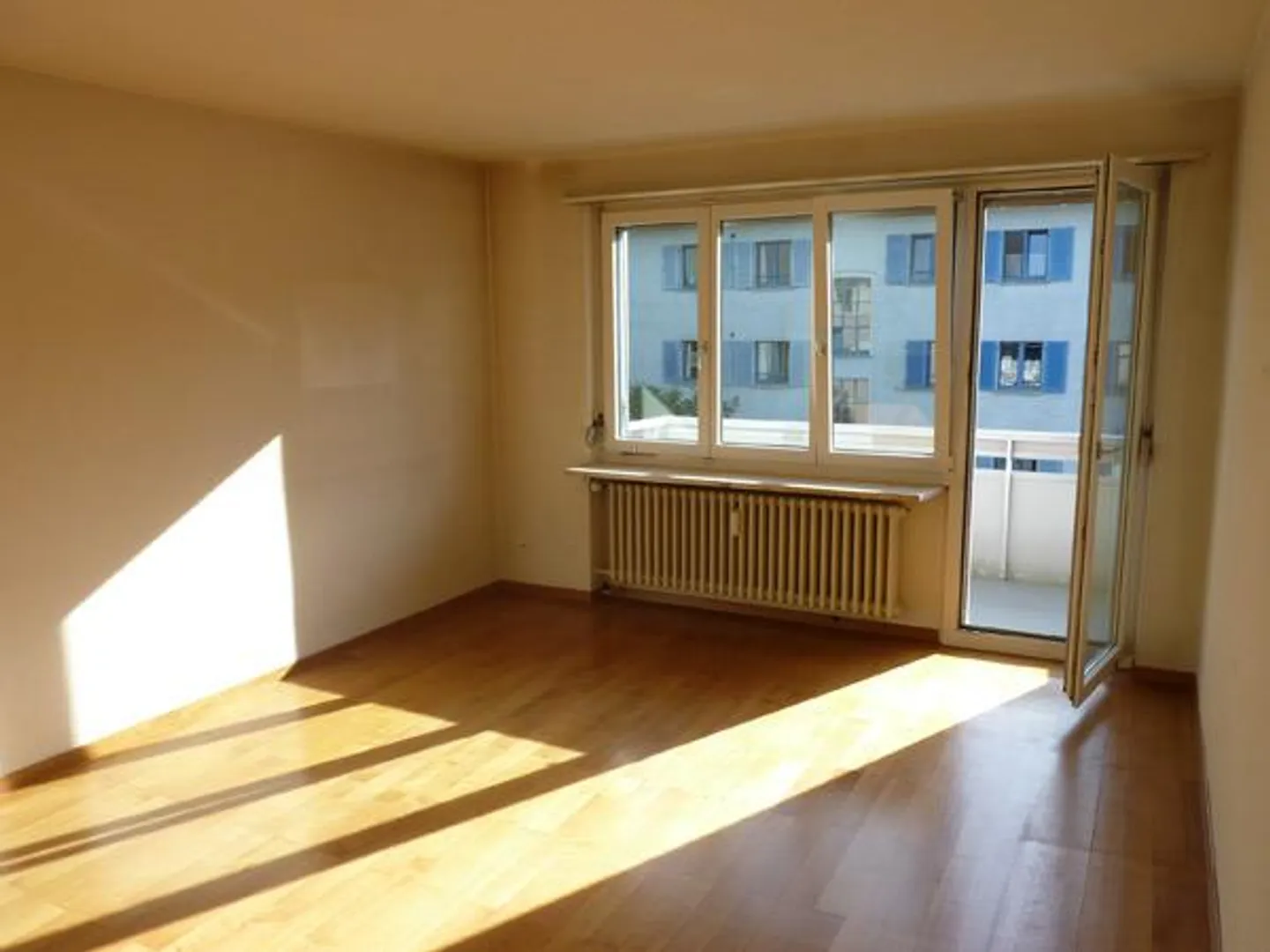 Charming 3.5-Room Apartment - Photo 3 of 5