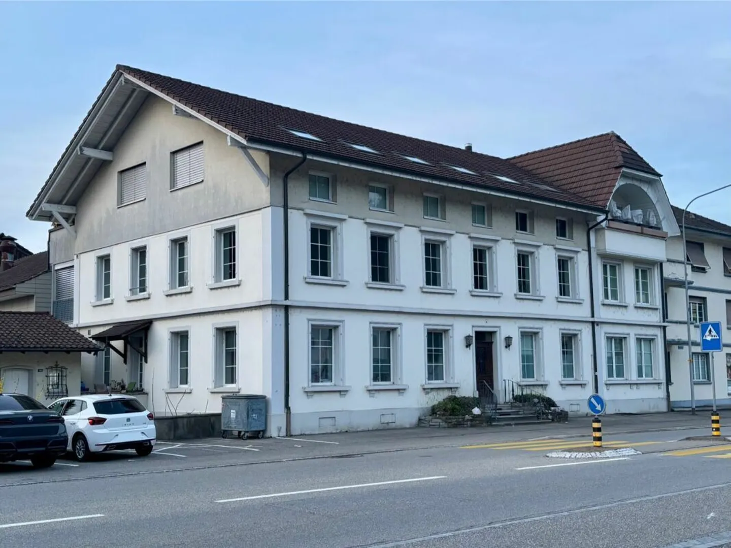 Spacious 4.5-room apartment with 185 m² directly at Murgenthal train station - Photo 1 of 10