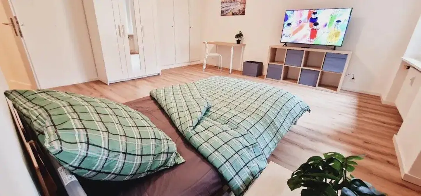 Camera arredata luminosa a 'Bülach' - flessibile e tutto incluso - Foto 1 di 12