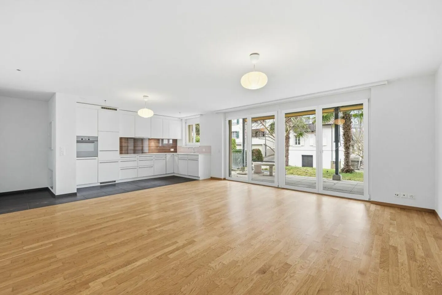 Felicità abitativa moderna con patio e giardino a Pfeffingen - Foto 7 di 17