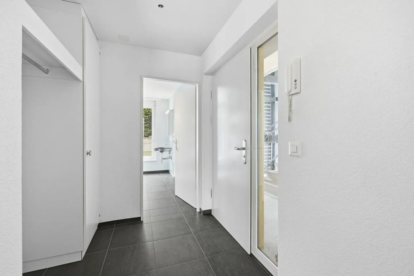 Felicità abitativa moderna con patio e giardino a Pfeffingen - Foto 9 di 17